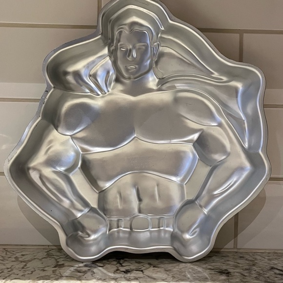 Vintage 1977 Wilton Superman/Batman cake pan - Picture 2 of 3